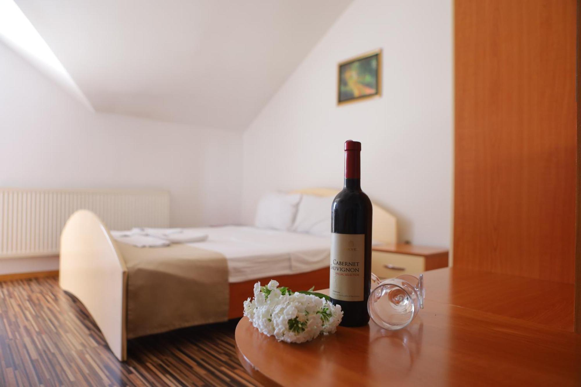 Arabella Hotel Kičevo Exteriér fotografie